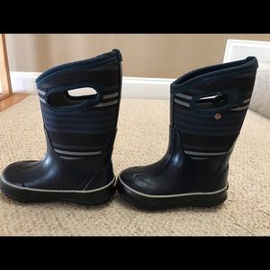 BOGS kids boots.  Snow and Water proof